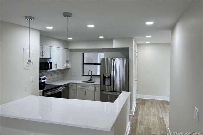 Building Photo - 1950 SW Palm City Rd