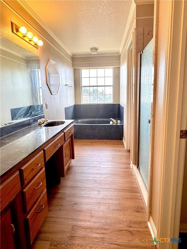 Building Photo - 1915 Sutton Pl