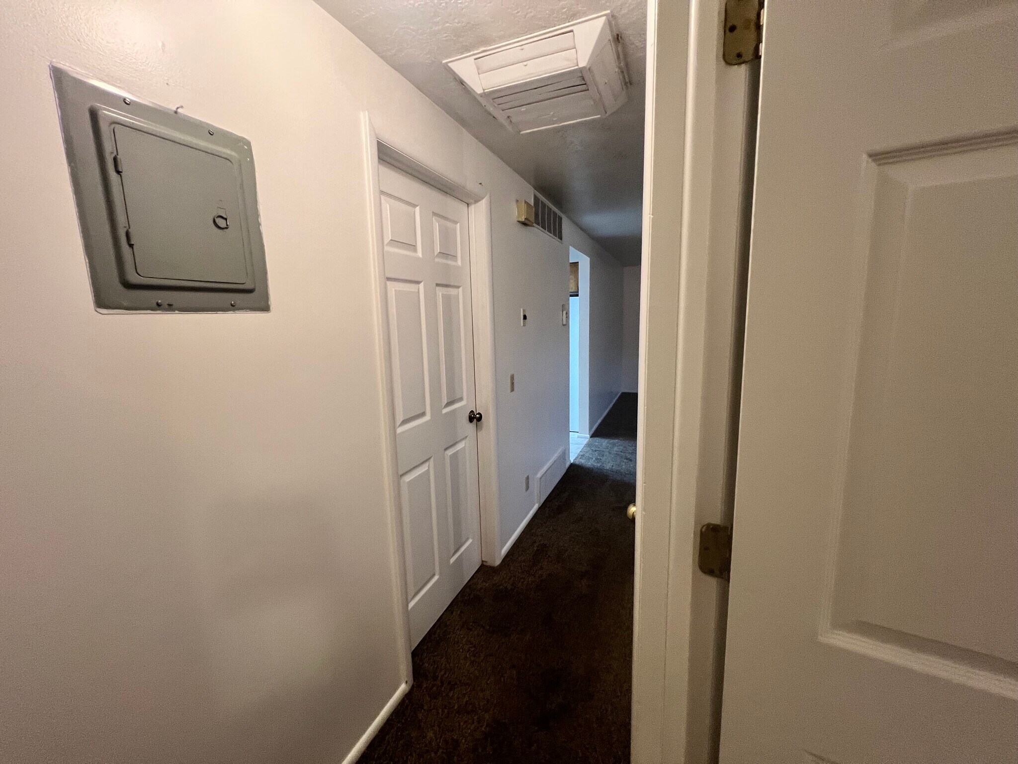 Building Photo - 689 E 2300 N