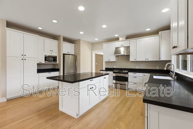 Building Photo - 235 Pleasant View Dr