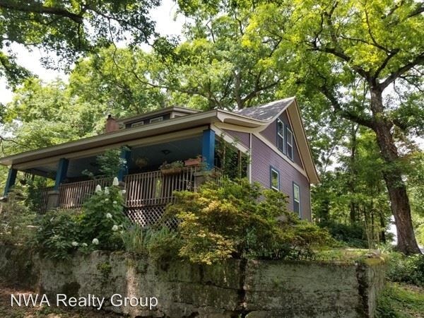 Building Photo - 3 br, 2 bath House - 700 E. Spruce Street