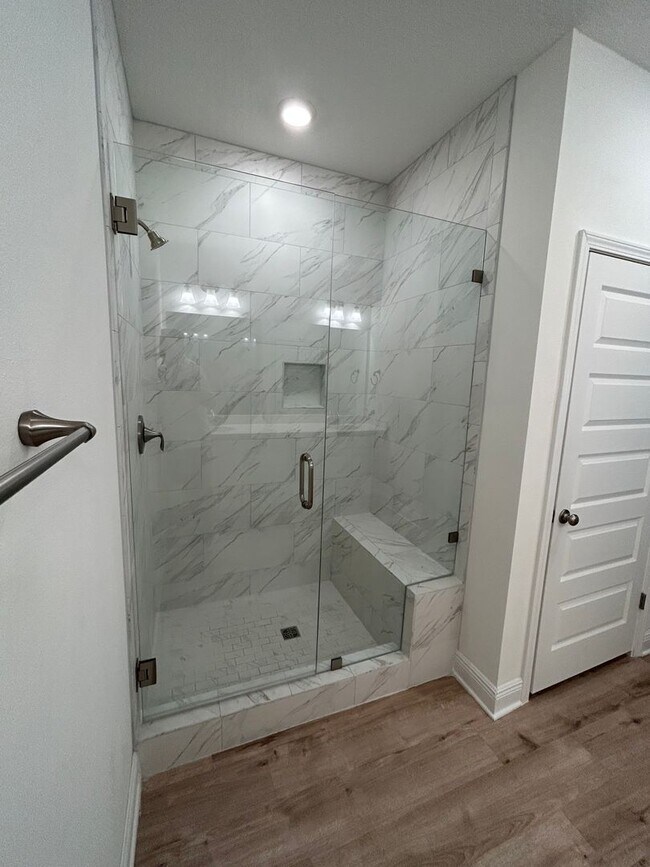 Building Photo - Beautiful 4 Bedroom Home in Point Washington!