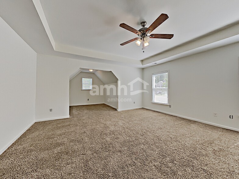 Building Photo - 228 Oakland Way