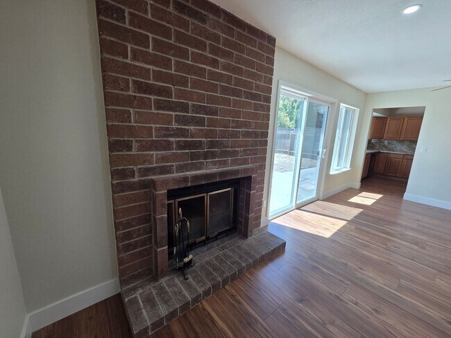 Building Photo - 616 Placer Ln