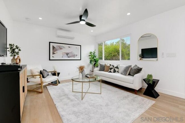 Building Photo - 210 Rosebay Dr