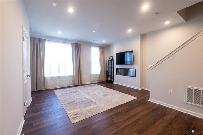 Building Photo - 9233 Magellan Pkwy