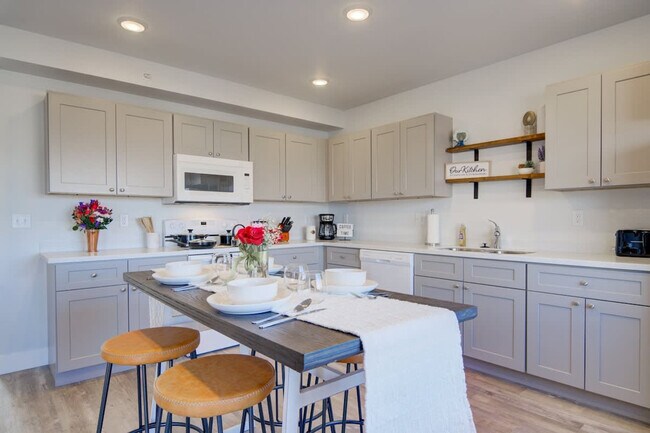 Building Photo - 5242 Fallon St