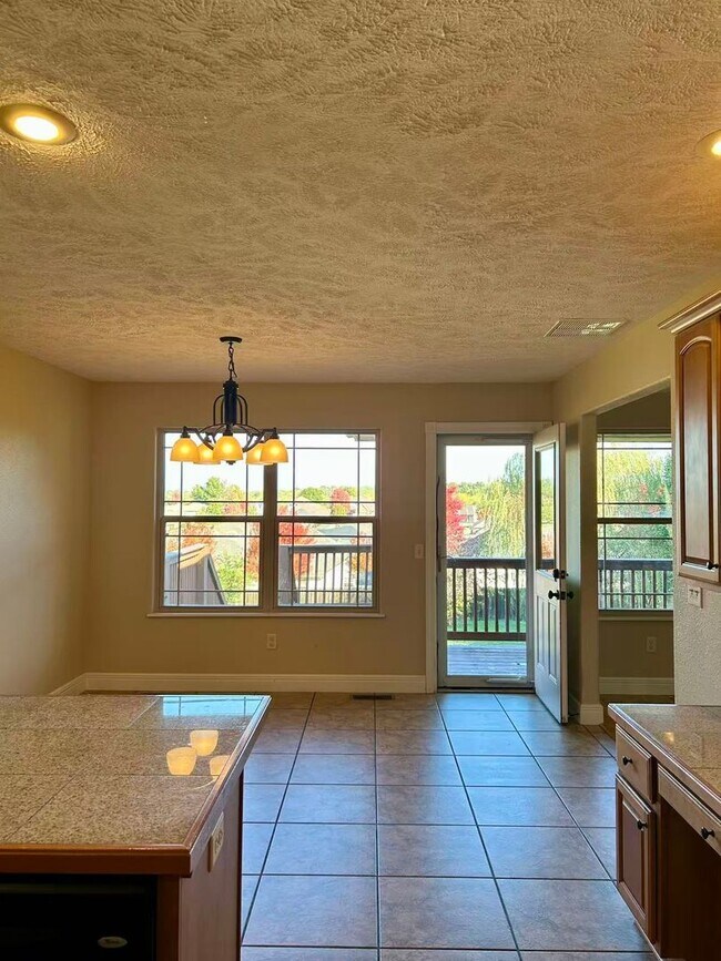 Building Photo - 5 bedroom and 3 bathroom two level house