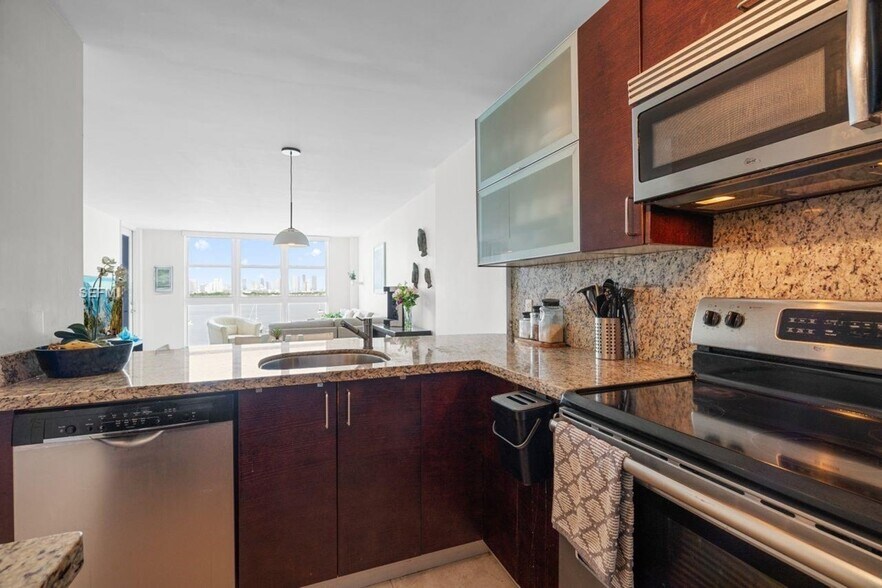 Building Photo - 1228 West Ave