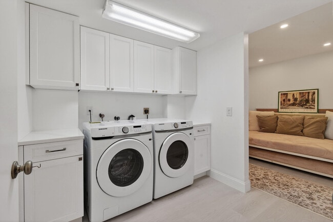 Building Photo - 301 S Seas Dr