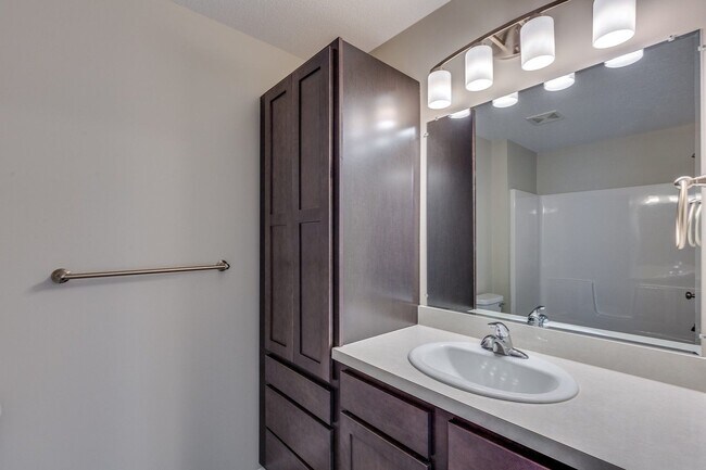 Building Photo - End Unit Town Home avail April 2026 : 3bd2ba2car garage Zimmerman