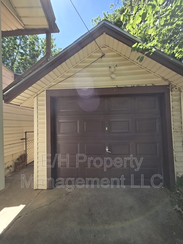 Building Photo - 1649 N Payne Ave