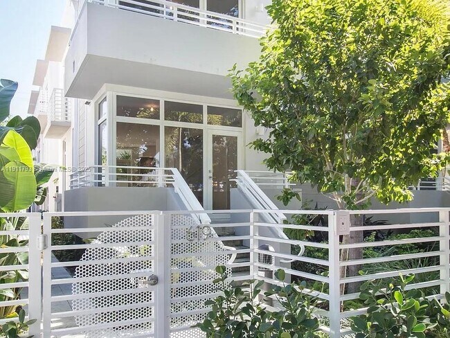 Primary Photo - 619 Meridian Ave