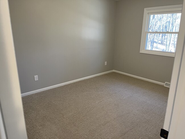 Building Photo - 7527 Hessler Dr NE