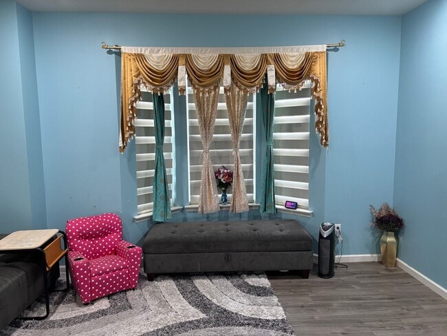 Building Photo - 708 Alban Aly