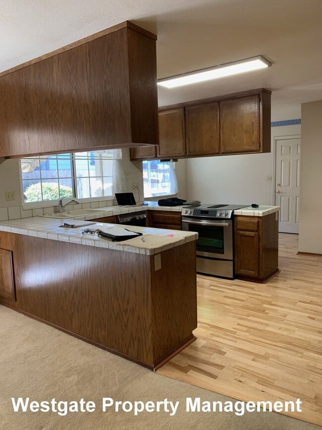 Building Photo - 1160 Birch Dr