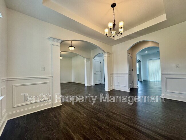 Building Photo - 5037 Lexington Ln