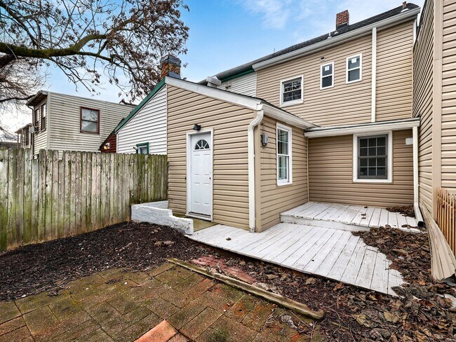 Building Photo - Newly Renovated Single Family Home in Midtown