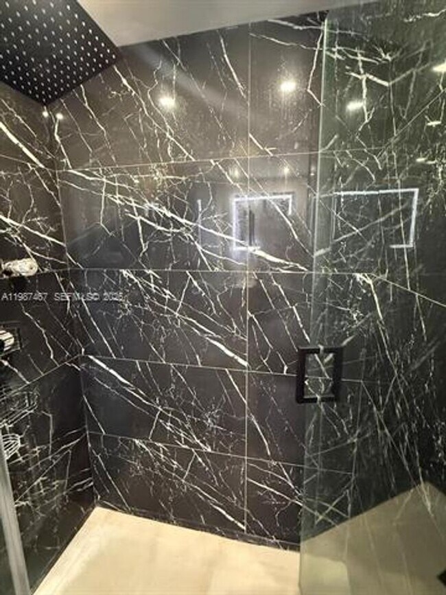 Building Photo - 18061 Biscayne Blvd