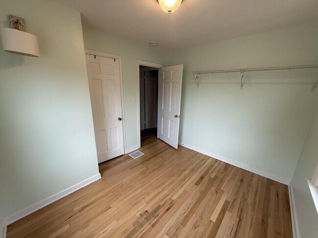 Building Photo - Alger Heights Charmer