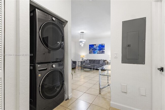 Building Photo - 2741 NE 4th St