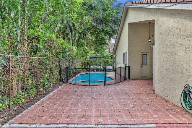 Building Photo - 5650 NW 40th Terrace