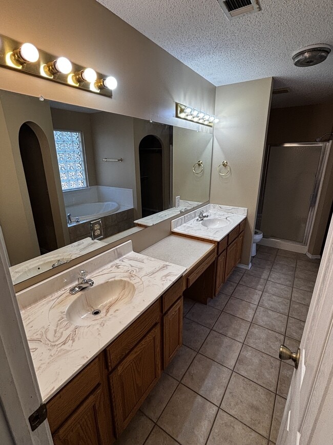 Building Photo - 18 Fairbrook Ln