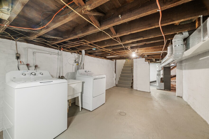 Building Photo - 423 2nd Ave