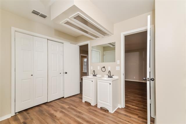 Building Photo - 701 Willow Brook Dr