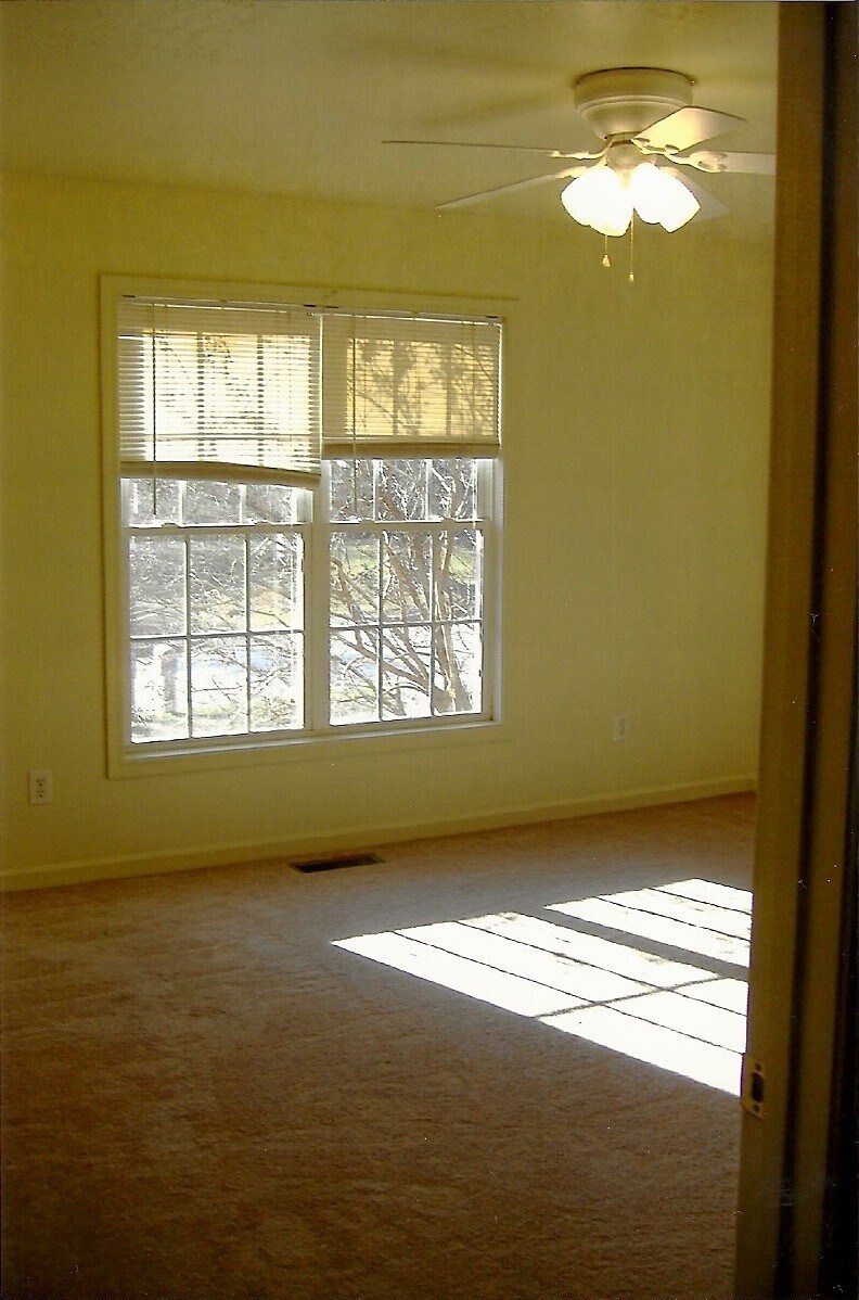 Building Photo - 959 13th St SE