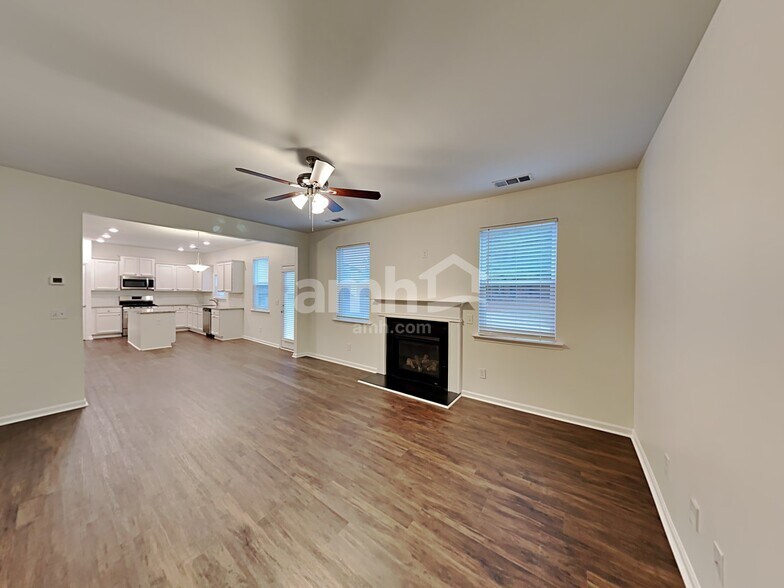 Building Photo - 515 S Fortune Way