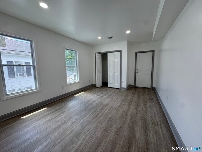 Building Photo - 128 Jewett St