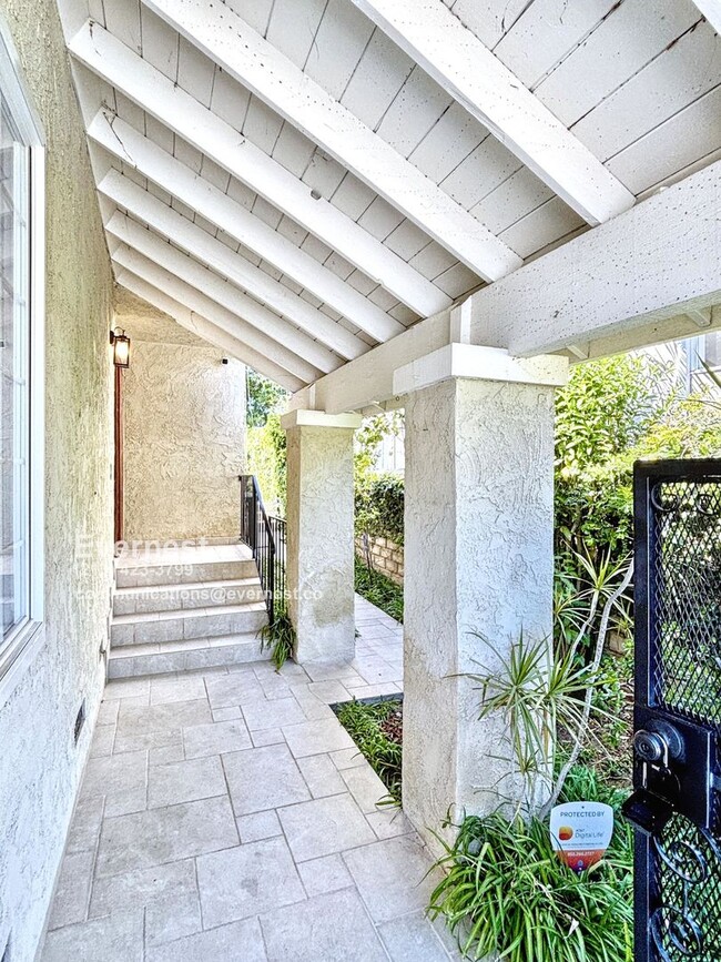 Building Photo - 10211 Clematis Ct