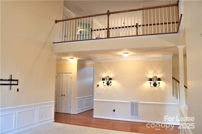 Building Photo - 913 Lillieshall Rd