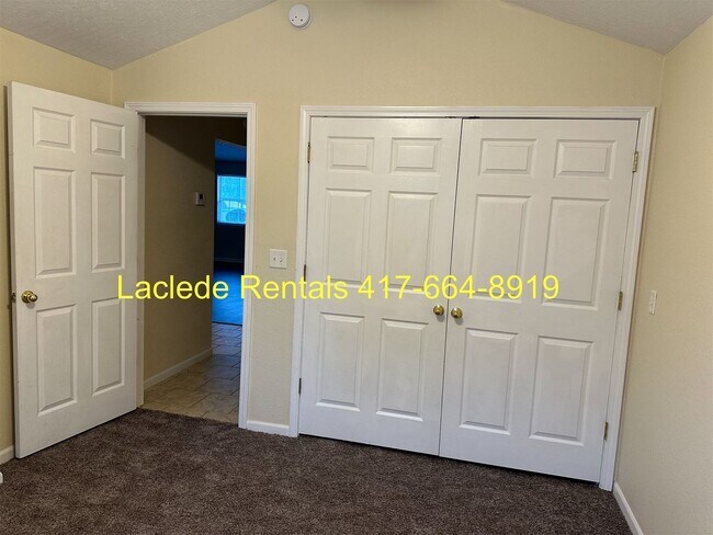 Building Photo - 3 Bedroom 2 Bathroom Duplex