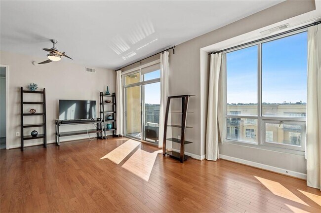 Building Photo - 711 Cosmopolitan Dr NE