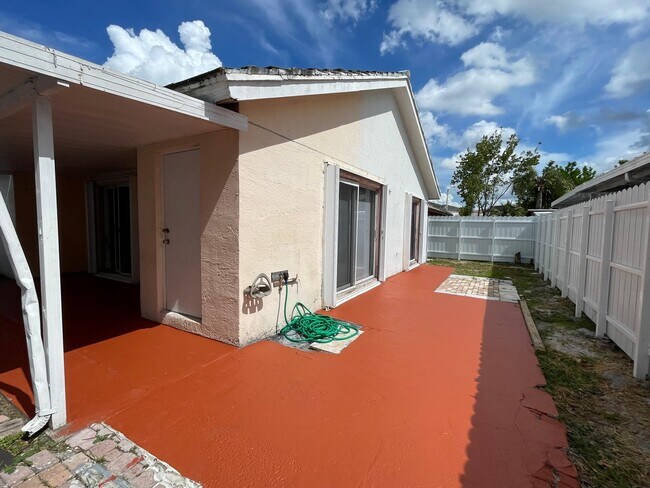 Building Photo - 18605 NW 52nd Path
