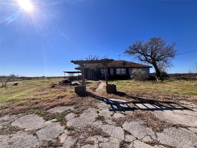Building Photo - 162 FM 672