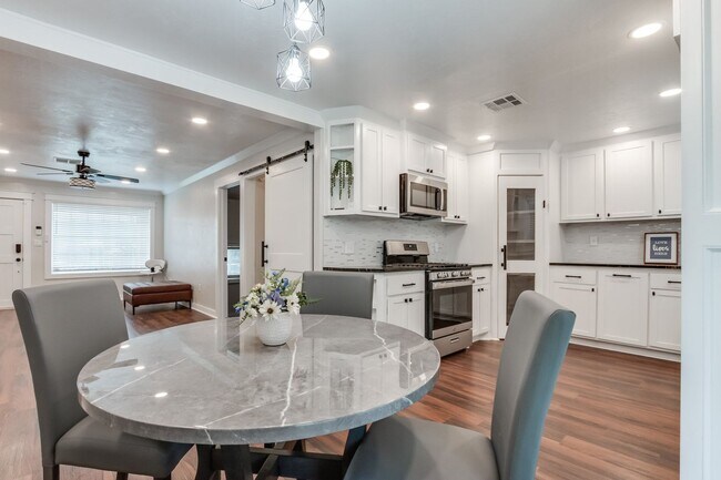 Building Photo - $500 OFF FIRST FULL MONTH PROMOTION!