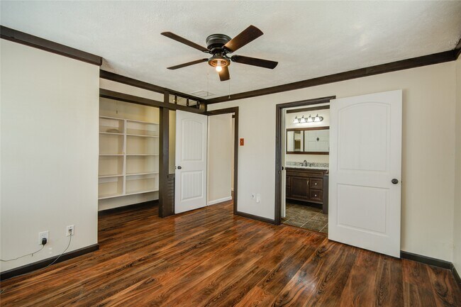 Building Photo - 25203 Lakeview Rd