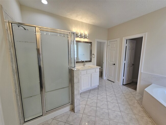 Building Photo - 12503 Rosewood Way Ln