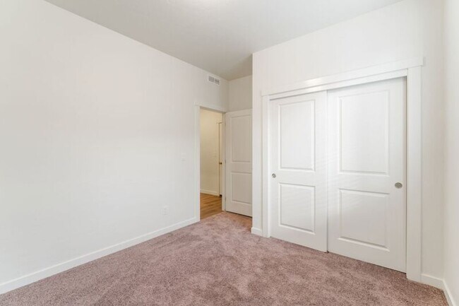 Building Photo - 7877 E Beaufort St