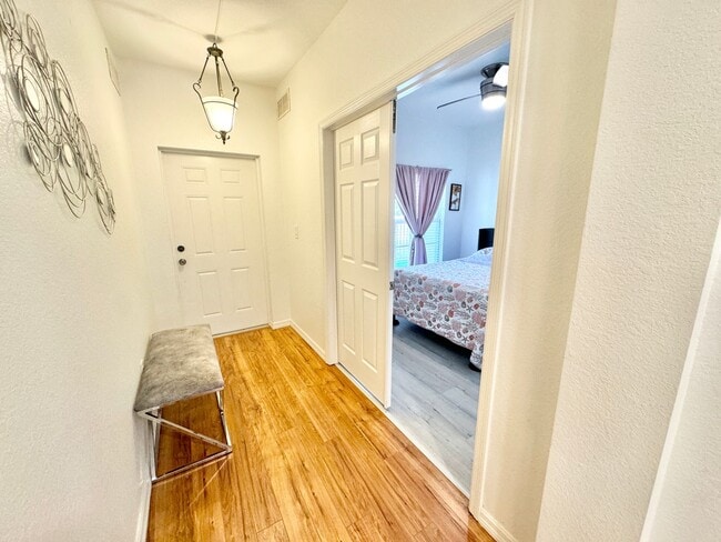 Building Photo - ** BOTANICAL PLACE ** 3 BED / 2 BATH - CON...