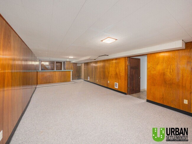 Building Photo - Charming 3+ Bedroom Home in the Coveted Co...