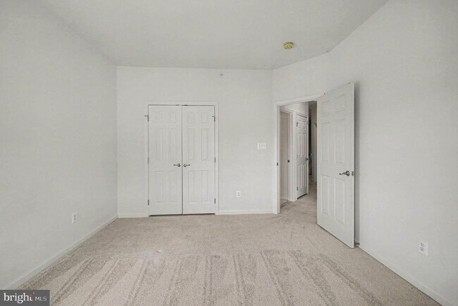 Building Photo - 15131 Leicestershire St