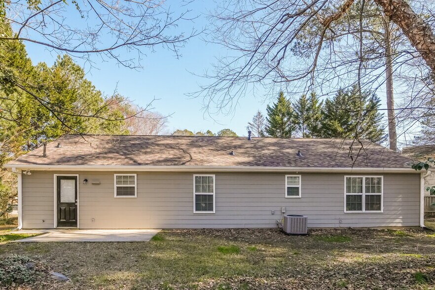 Building Photo - 2427 Justin Dr SW