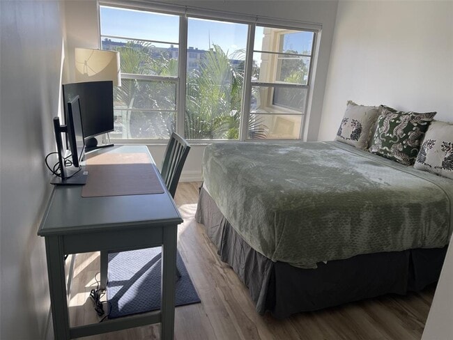 Building Photo - 3806 Gulf of Mexico Dr