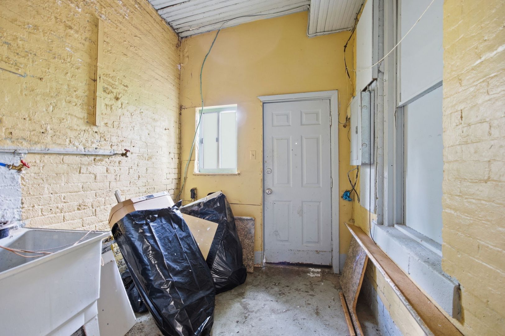 Building Photo - 616 Lillian St