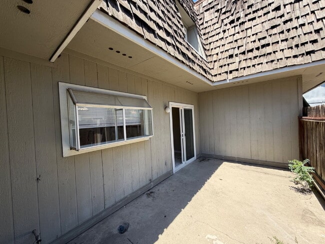 Building Photo - MOVE IN SPECIAL 1/2 THE FIRST MONTH'S RENT!