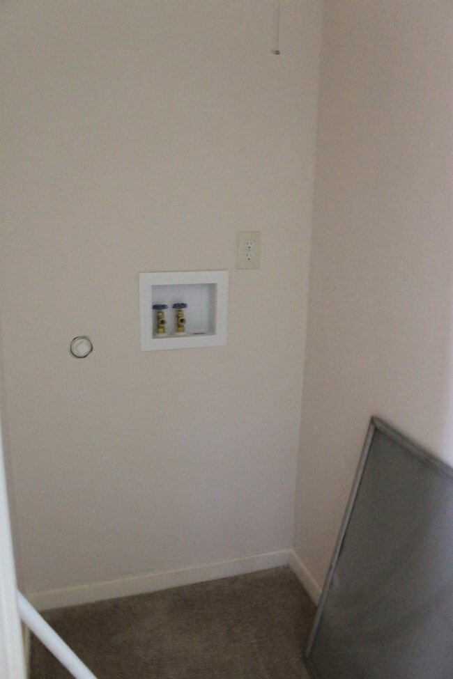 Building Photo - Updated 3 Bed and 1 Bath